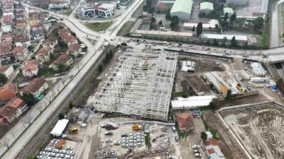 Sakarya Büyükşehir Belediye Başkanı Yusuf Alemdar, Donatım bölgesinde yapımı devam