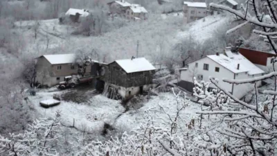 Sakarya’da soğuk hava etkisini artırdı. Yağmurun yerini kar yağışına bırakmasıyla