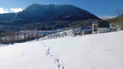 Sakarya’nın yüksek kesimleri, etkili olan kar yağışı sonrasında beyaza büründü.