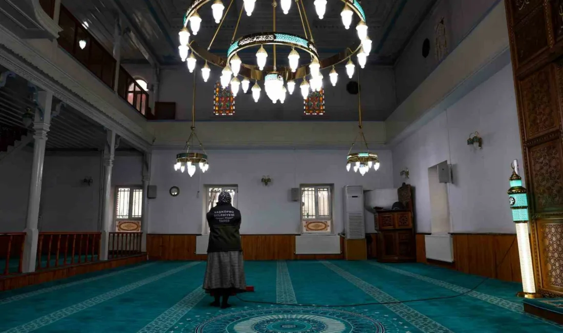 Taşköprü Belediyesi ekipleri, ilçede bulunan camilerde Ramazan ayı öncesi temizlik