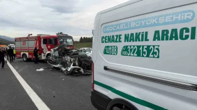 DÜZCE (İHA) – TEM Otoyolu’nun Düzce geçişinde tırla çarpışan otomobildeki