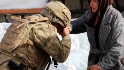Bolu’nun Kıbrıscık ilçesinde yaşayan 76 yaşındaki Gülnaz Tarhan, kendi elleriyle