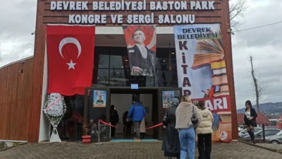 Zonguldak’ın Devrek ilçesinde Bastonpark Kitap Fuarı kapılarını ziyaretçilere açtı. Devrek