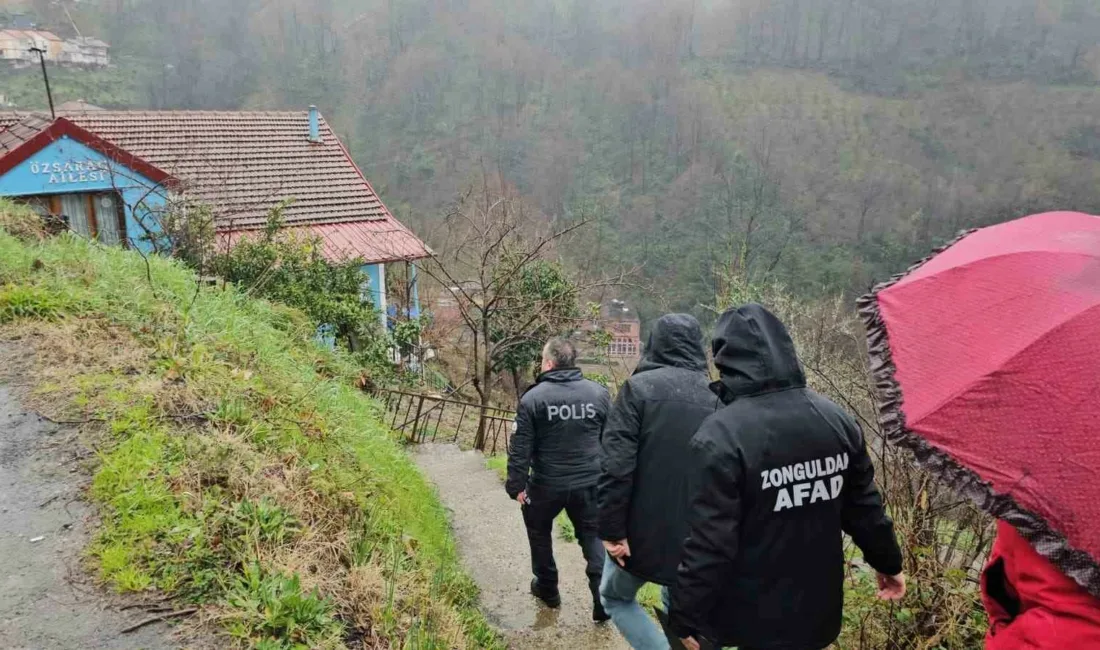 Zonguldak’ta sabah saatlerinde yaşanan heyelan kısa süreli paniğe neden oldu.