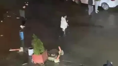 Zonguldak’ta bir alışveriş merkezinin önünde iki grup arasında çıkan kavgada