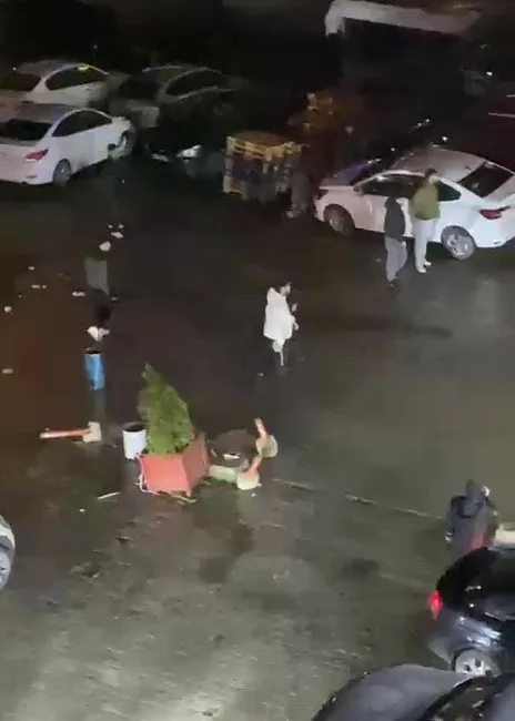Zonguldak’ta bir alışveriş merkezinin önünde iki grup arasında çıkan kavgada