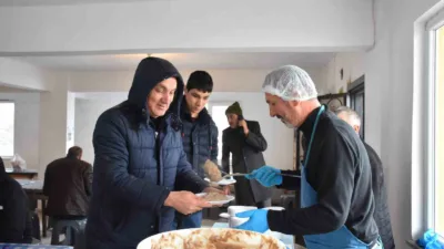 Sakarya’nın Hendek ilçesi Dikmen Mahallesi’nde 117 yıldır sürdürülen toplu bayramlaşma