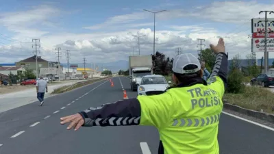 DÜZCE(İHA) – Düzce’de trafik denetimi yapan polis ve jandarma ekipleri