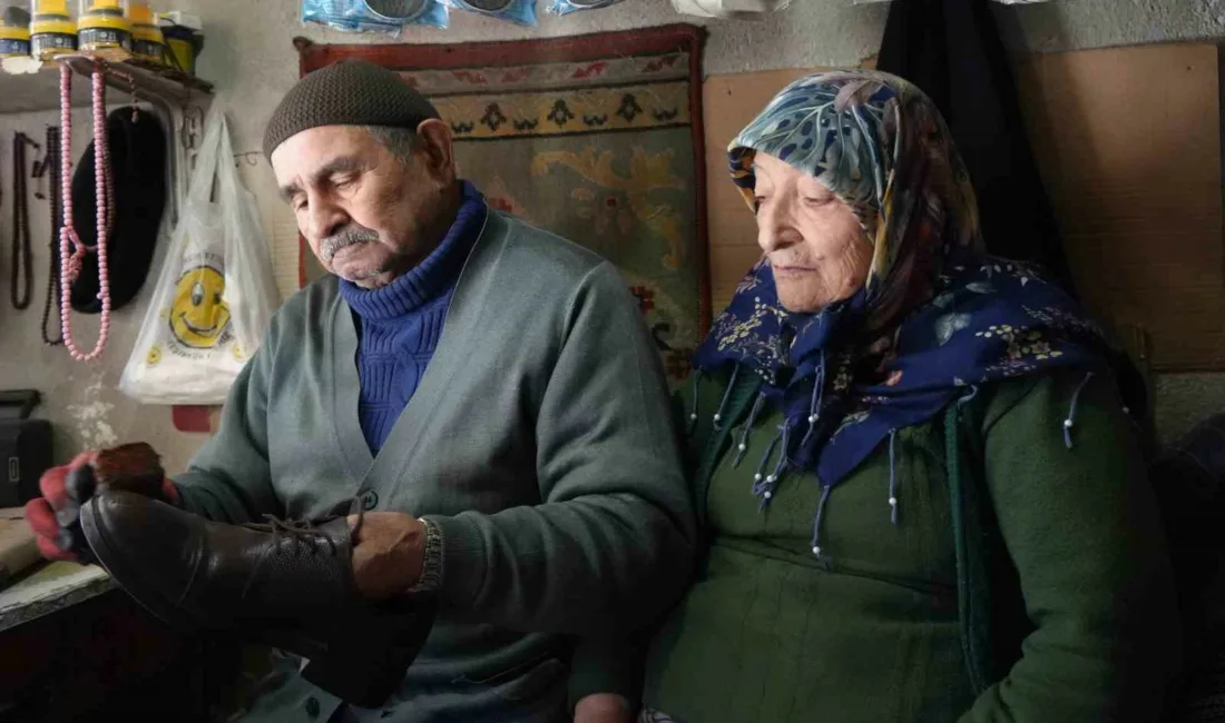 Kastamonu’da yaşayan ayakkabı tamircisi Mustafa Simitçi, 64 yıldır sürdürdüğü mesleğini
