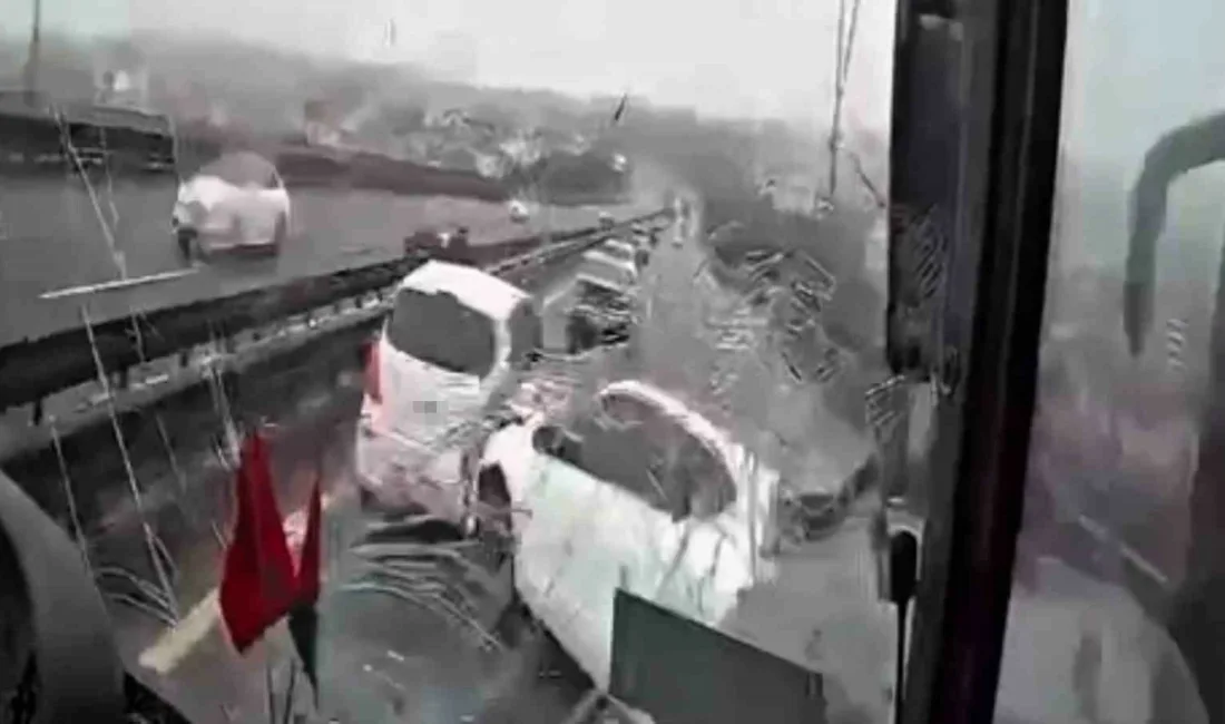 TEM Otoyolu İzmit geçişinde 8 kişinin yaralandığı kaza, otobüs kamerasına