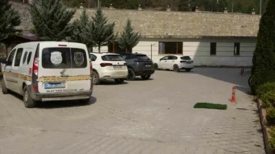Kastamonu’da apartmanın 8’inci katındaki evinin balkonundan beton zemine düşen genç,