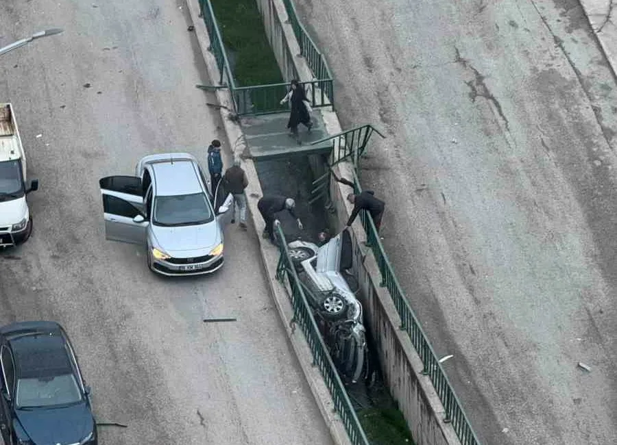 Karabük’te alkollü ve ehliyetsiz sürücünün kullandığı otomobilin park halindeki araçlara