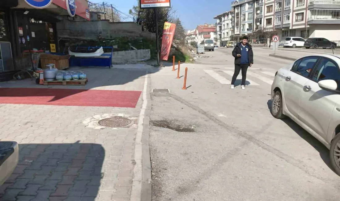 Ankara’da 3 kişinin, önünü kestikleri husumetlisini öldüresiye darp ettiği anlara