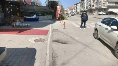 Ankara’da 3 kişinin, önünü kestikleri husumetlisini öldüresiye darp ettiği anlara
