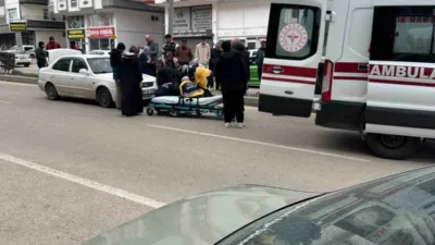 Ankara’nın Akyurt ilçesinde yolun karşısına geçerken otomobilin çarptığı bir kişi