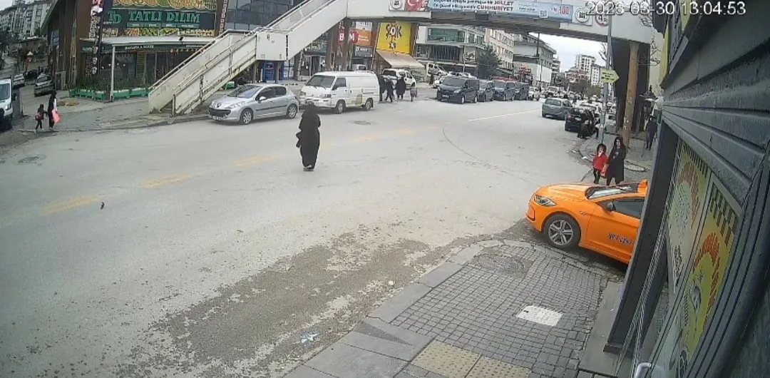 Ankara’da kural ihlali yaptığı iddia edilen sürücü, yolun karşısına geçmeye