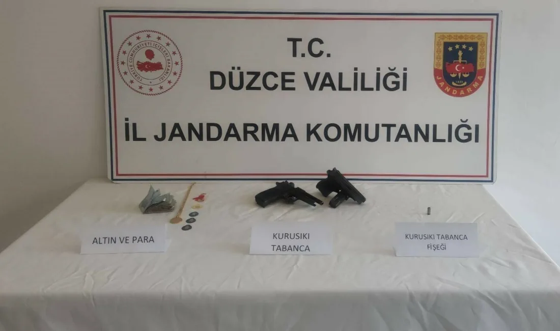 DÜZCE(İHA) – Düzce’nin Yığılca ilçesinde 2 ayrı evi soyan hırsızların