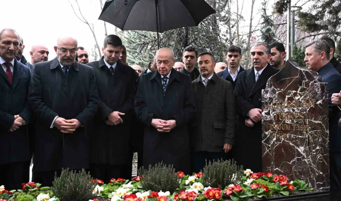 Milliyetçi Hareket Parti (MHP) Genel Başkanı Devlet Bahçeli, Bayram namazı