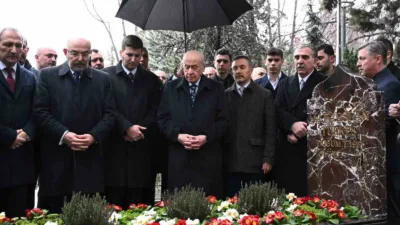 Milliyetçi Hareket Parti (MHP) Genel Başkanı Devlet Bahçeli, Bayram namazı