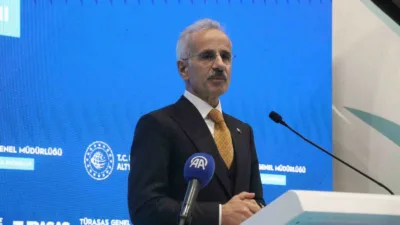 Ulaştırma ve Altyapı Bakanı Abdulkadir Uraloğlu, Sakarya’da TÜRASAŞ personeli, siyasi