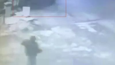 Zonguldak’ta beton bariyere çarpan otomobildeki 3 kişinin yaralandığı kaza anına