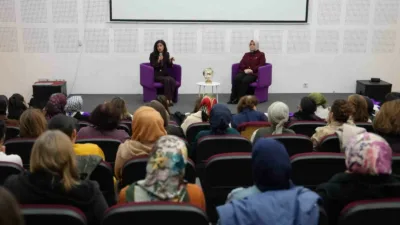 Düzce Bilim Merkezi’nde “Bilim ve Teknolojide Kadın” başlığıyla düzenlenen programda