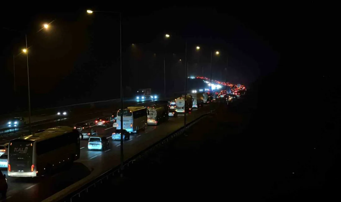 Tatil bölgelerinden veya memleketlerinden İstanbul’a dönüş yapan tatilciler TEM Otoyolu