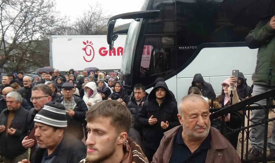 Bolu’nun Mudurnu ilçesinde 37 kişilik kafile, umre için dualarla kutsal