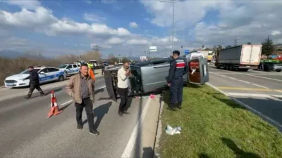 Bolu’da D-100 kara yolunun Kartalkaya kavşağı mevkiinde kamyon ve otomobilin