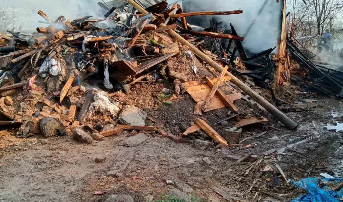 Bolu’nun Göynük ilçesinde iki katlı ahşap evde çıkan yangın, kısa