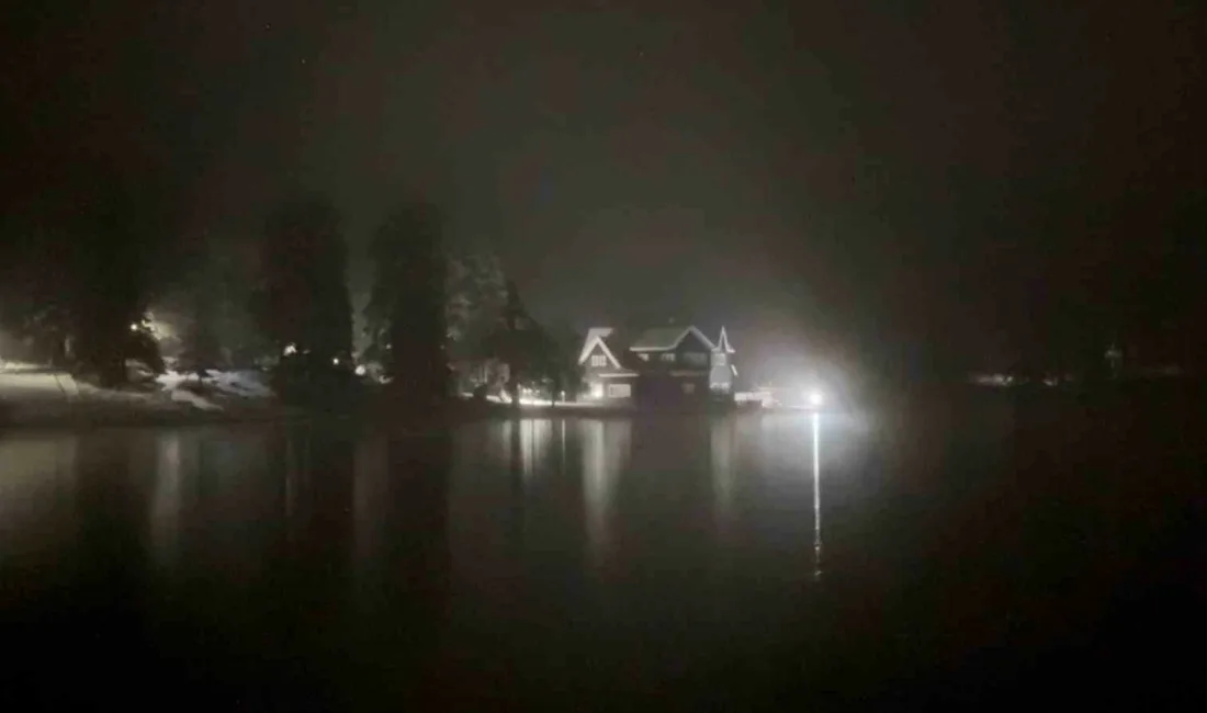 Bolu’da her bayram binlerce ziyaretçi ağırlayan Gölcük Tabiat Parkı’nda kar