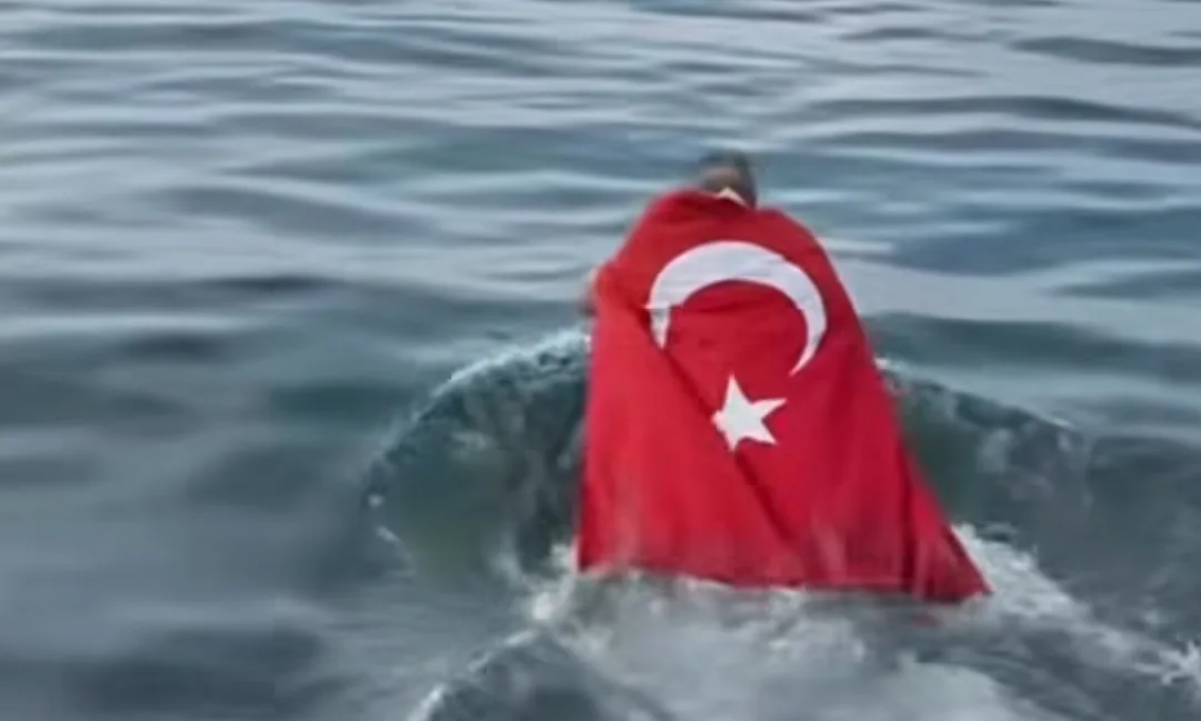 Zonguldak’ta Erkan Koca isimli adam 18 Mart Çanakkale Zaferi gününü