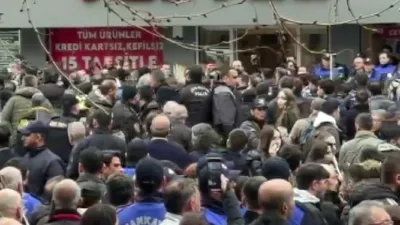 Çankaya Belediye Başkanı Hüseyin Can Güner’in, belediye binası önünde yaptığı