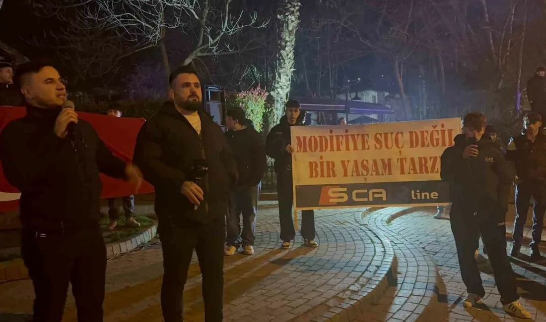Zonguldak’ın Çaycuma ilçesinde modifiye tutkunları ve modifiye aksesuar satışı yapan