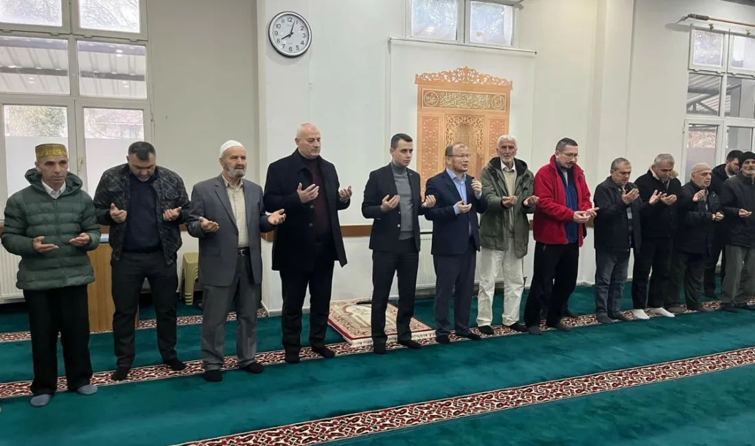 DÜZCE(İHA) – Düzce’nin Çilimli ilçesinde ilk bayramlaşma bayram namazı sonrasında