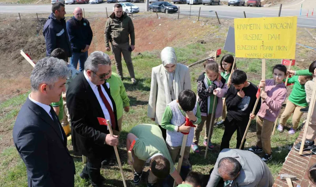 DÜZCE(İHA) – Cumayeri’nde Orman Haftası’na özel fidan dikimi etkinliği düzenlendi.