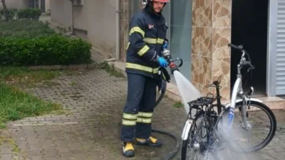 Zonguldak’ın Devrek ilçesinde bir evin altındaki garaja park edilen elektrikli