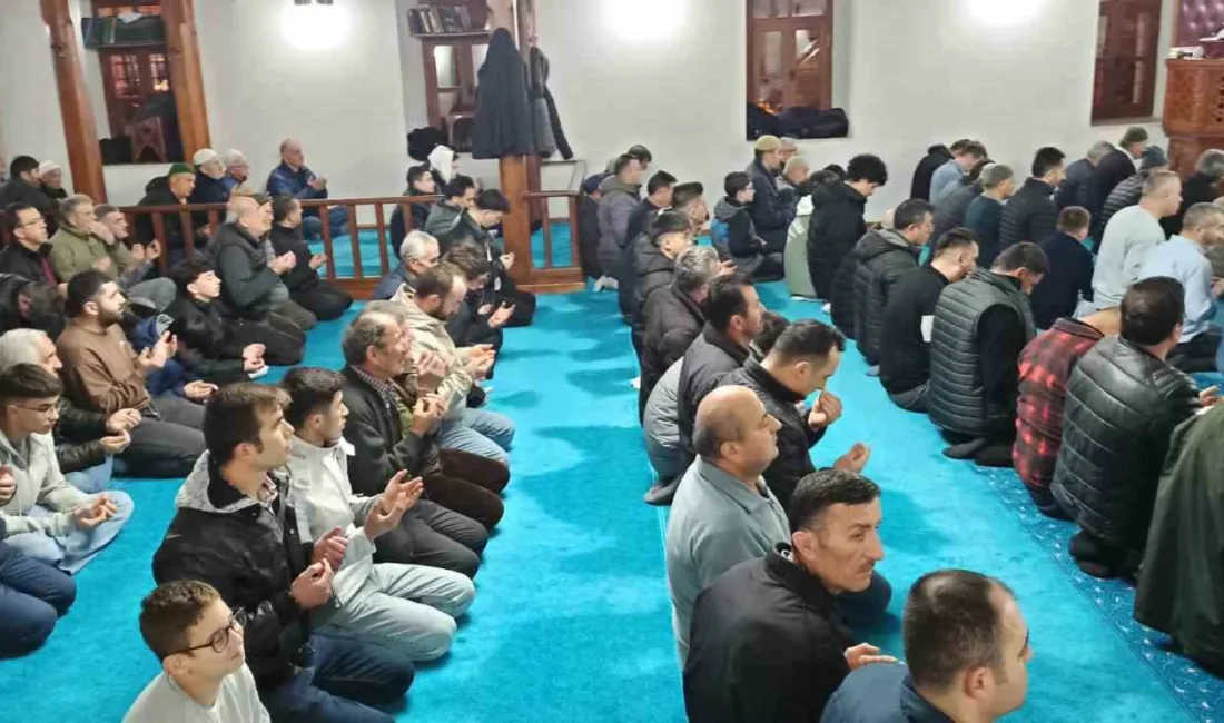 Zonguldak’ın Devrek İlçesinde merkez ve köylerde yaşayan vatandaşlar Kadir gecesini