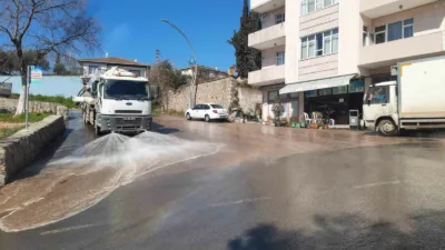 Dilovası’nda cadde, sokak ve semt pazarlarında Ramazan ayı dolayısıyla temizlik