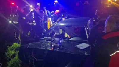 Zonguldak’ın Ereğli ilçesinde doğum günü partisinden dönenlerin bulunduğu otomobilin virajı