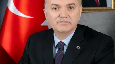 Düzce Belediye Başkanı Faruk Özlü, belediyenin iş adamlarından para veya