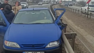 İstanbul’u Karadeniz’e bağlayan Kemikli rampalarında iki otomobilin çarpışması sonucu meydana