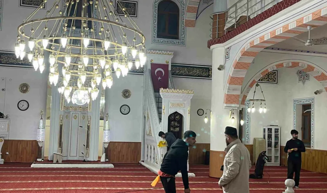 DÜZCE(İHA) – Düzce Hafız Hasan Yurt Müdürlüğü öğrencileri, Fetih Camii’nde