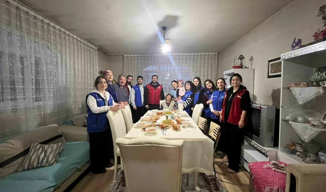 DÜZCE(İHA) – Düzce Gençlik Merkezi gönüllü gençleri, Ramazan ayının bereketini