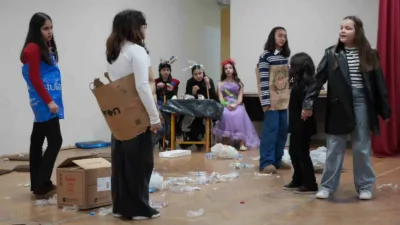DÜZCE(İHA) – Düzce Bahçeşehir Gençlik Merkezi tiyatro kursiyerleri, “Plastik Rüyalar”