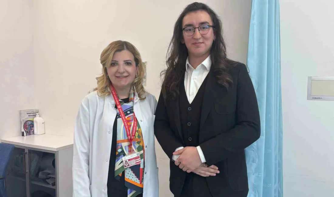 Hastanede tedavi gördüğü sırada görme kaybına rağmen ders çalışan MS