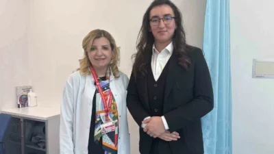 Hastanede tedavi gördüğü sırada görme kaybına rağmen ders çalışan MS