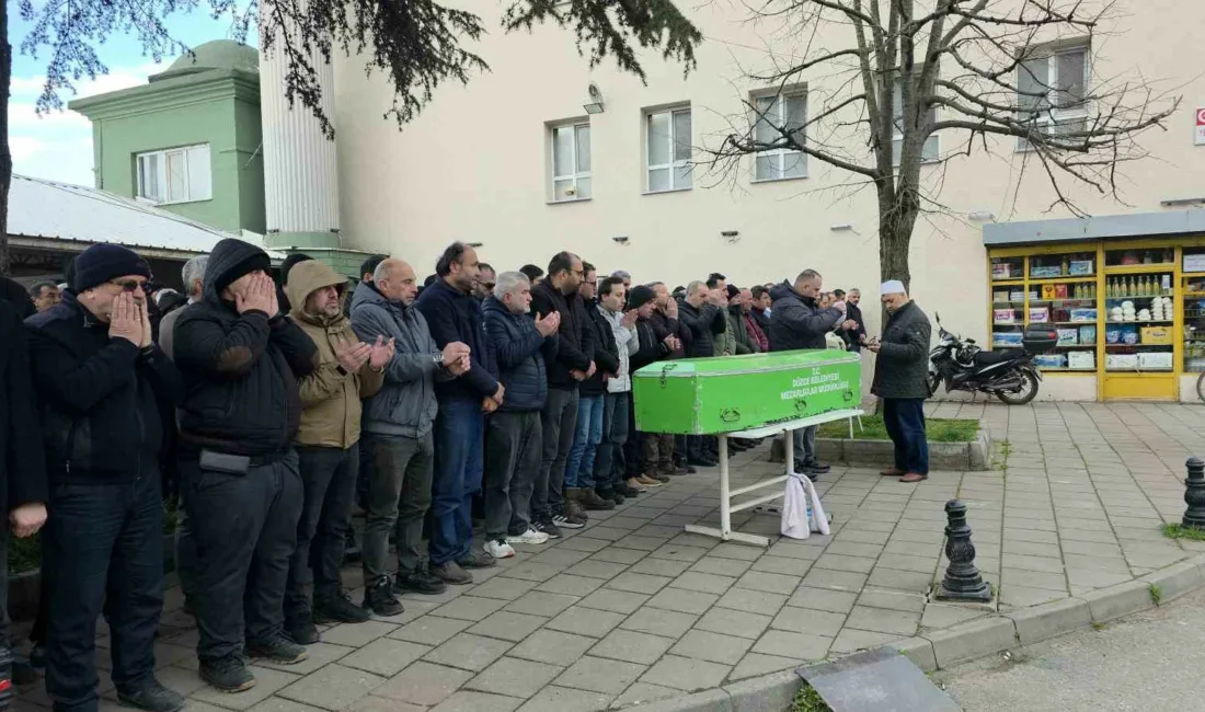 DÜZCE (İHA) – Düzce’de halı sahada maç oynarken kalp krizi