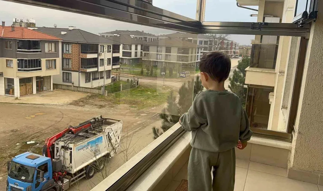 Düzce’de her gün çöp kamyonunun sesini duyduğunda, camdan gözleri parlayan