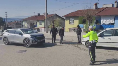 Karabük’te iki otomobilin çarpışması sonucu meydana gelen kazada 3 kişi
